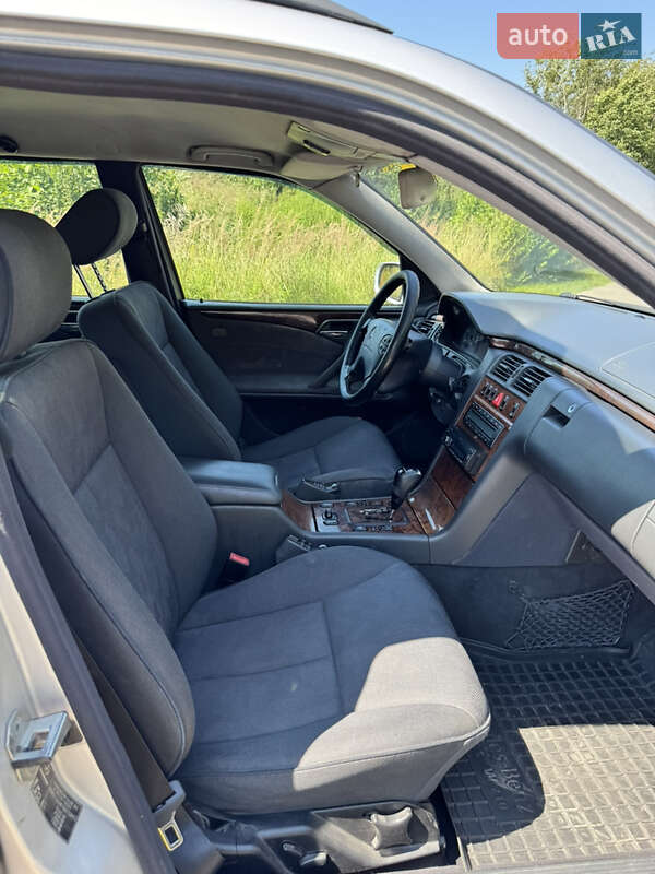 Универсал Mercedes-Benz E-Class 2001 в Львове