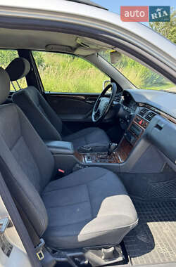 Универсал Mercedes-Benz E-Class 2001 в 