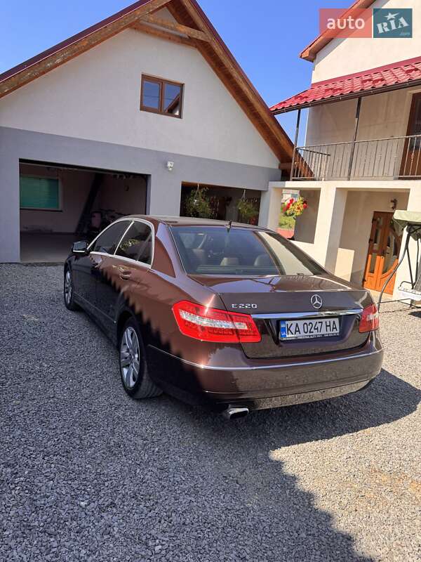 Седан Mercedes-Benz E-Class 2009 в Виноградове