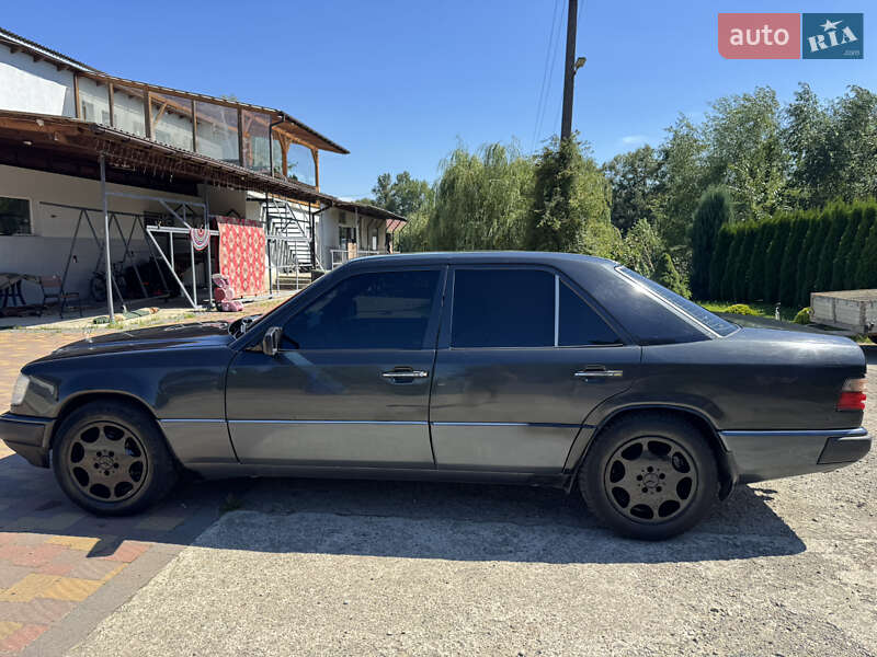 Седан Mercedes-Benz E-Class 1992 в Болехове