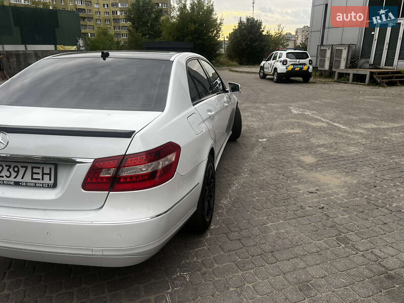 Седан Mercedes-Benz E-Class 2011 в Ровно