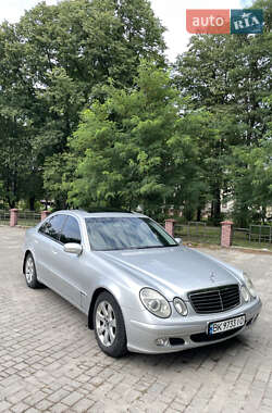 Седан Mercedes-Benz E-Class 2002 в 