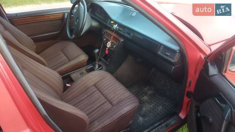 Универсал Mercedes-Benz E-Class 1985 в Тараще