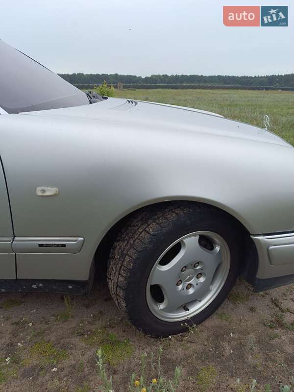 Седан Mercedes-Benz E-Class 1999 в Виннице