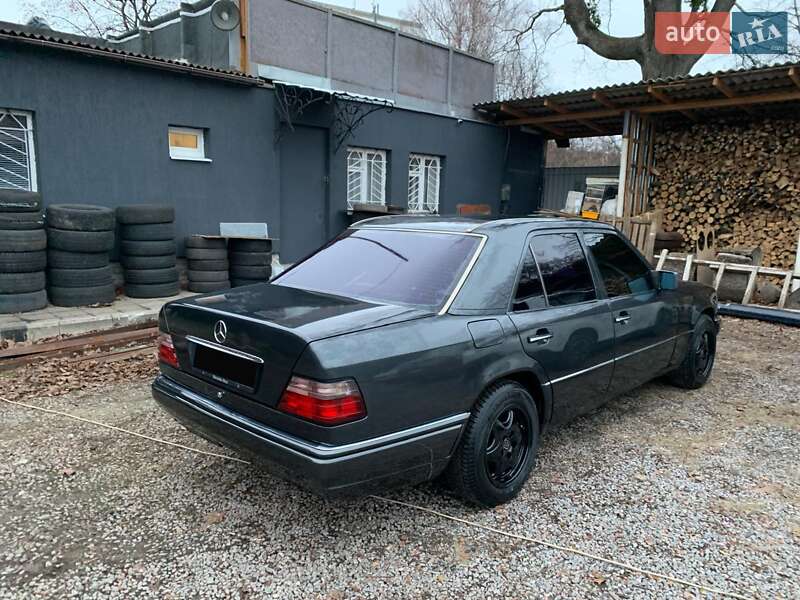Седан Mercedes-Benz E-Class 1994 в Сумах
