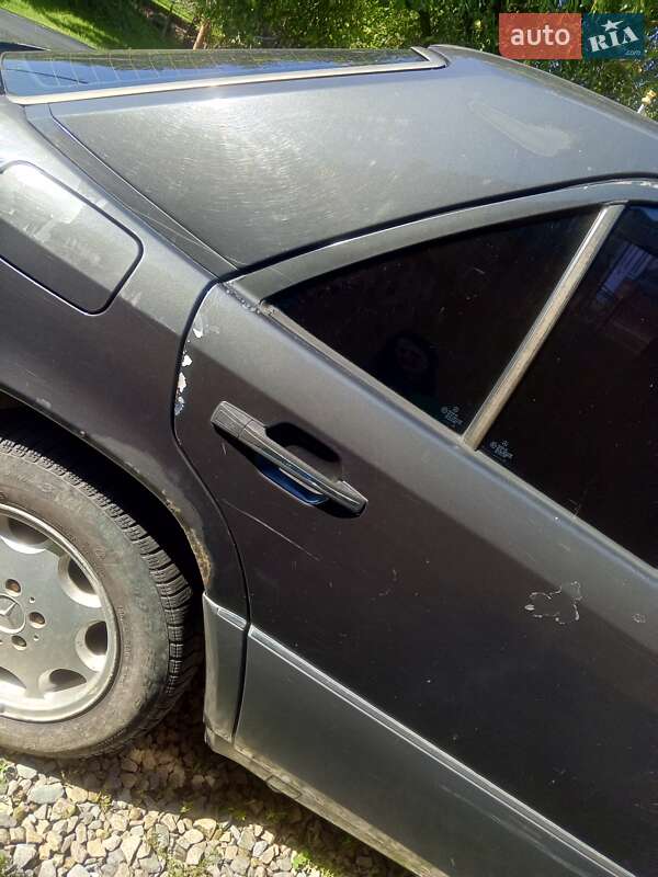 Седан Mercedes-Benz E-Class 1992 в Косове