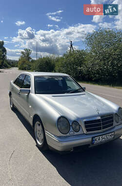 Седан Mercedes-Benz E-Class 1998 в Киеве