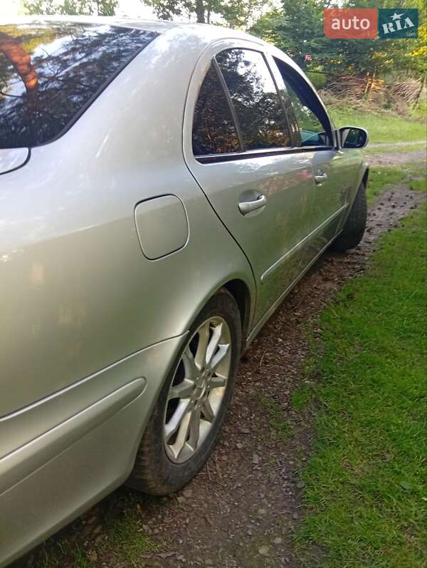 Седан Mercedes-Benz E-Class 2002 в Самборе