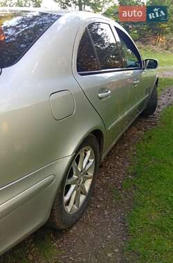 Седан Mercedes-Benz E-Class 2002 в 