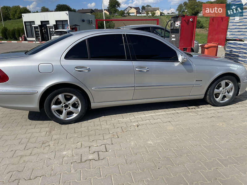 Седан Mercedes-Benz E-Class 2003 в Черновцах