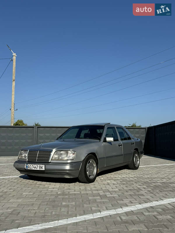 Mercedes-Benz E-Class 1993
