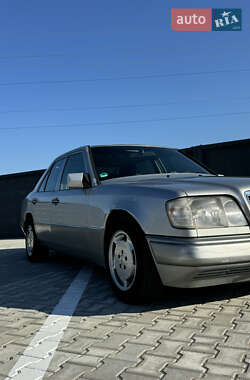 Седан Mercedes-Benz E-Class 1993 в 