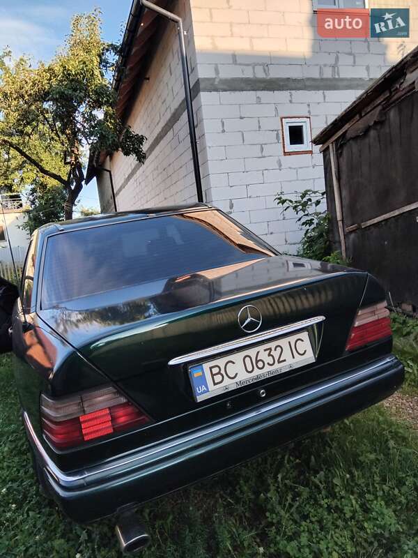 Седан Mercedes-Benz E-Class 1995 в Бориславі