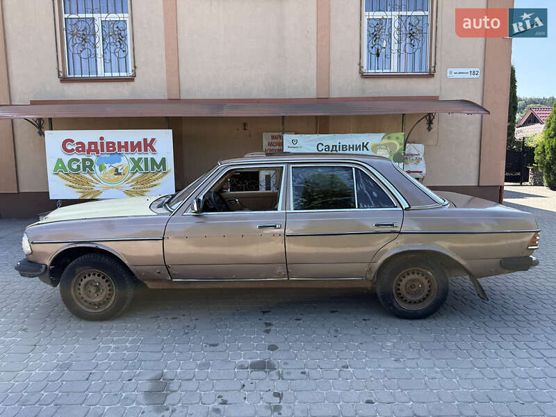 Седан Mercedes-Benz E-Class 1983 в Кременці