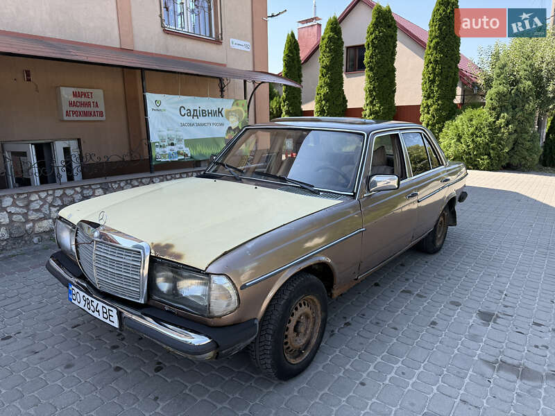 Седан Mercedes-Benz E-Class 1983 в Кременці