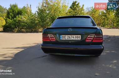 Седан Mercedes-Benz E-Class 2001 в 