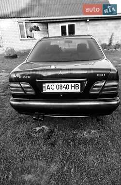 Седан Mercedes-Benz E-Class 2000 в Камне-Каширском