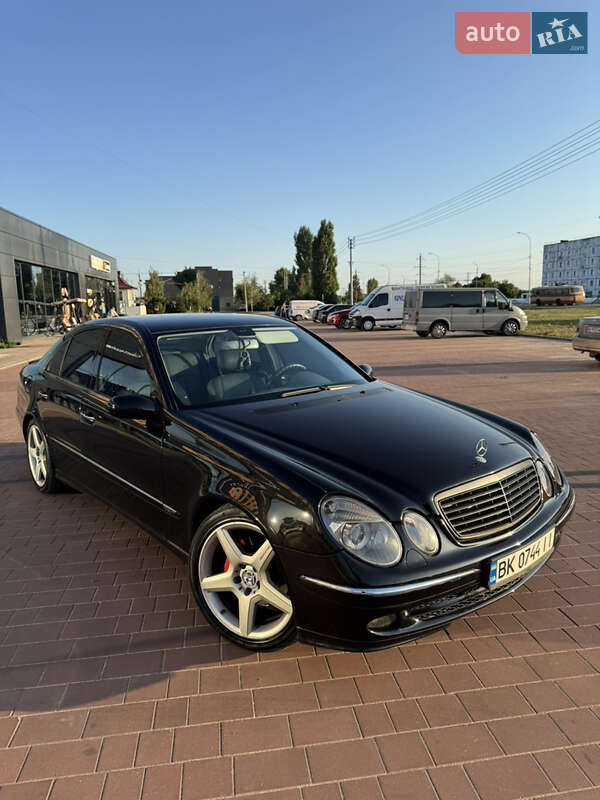 Седан Mercedes-Benz E-Class 2002 в Нетешине