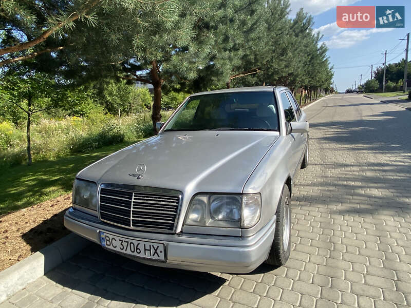 Седан Mercedes-Benz E-Class 1994 в Львове