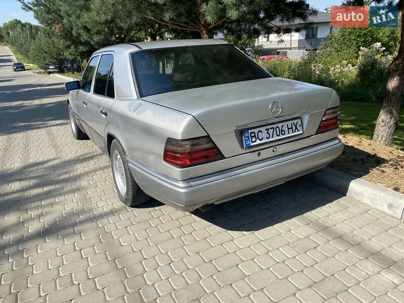 Седан Mercedes-Benz E-Class 1994 в Львове