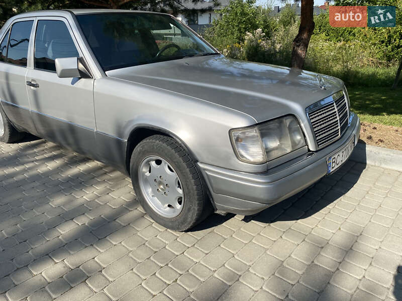 Седан Mercedes-Benz E-Class 1994 в Львове