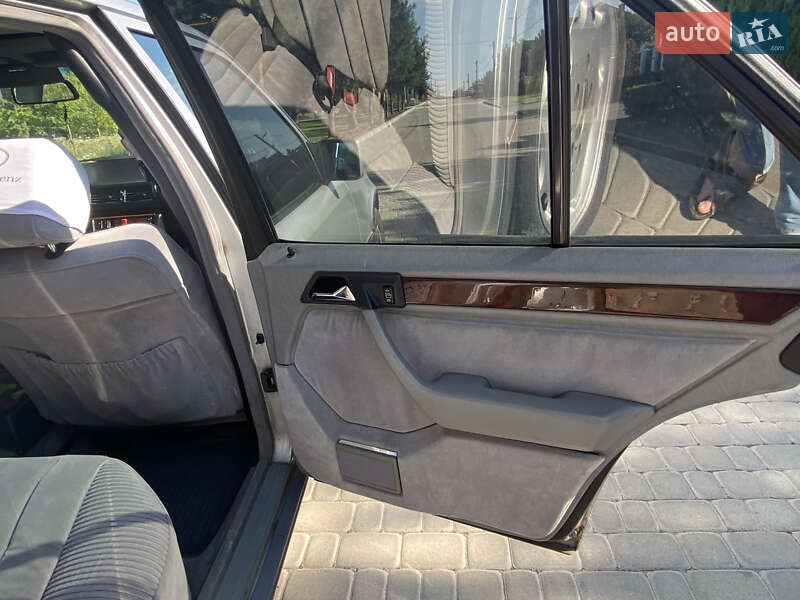 Седан Mercedes-Benz E-Class 1994 в Львове