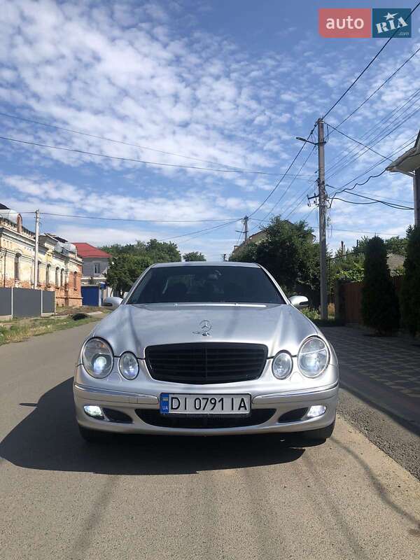 Седан Mercedes-Benz E-Class 2003 в 