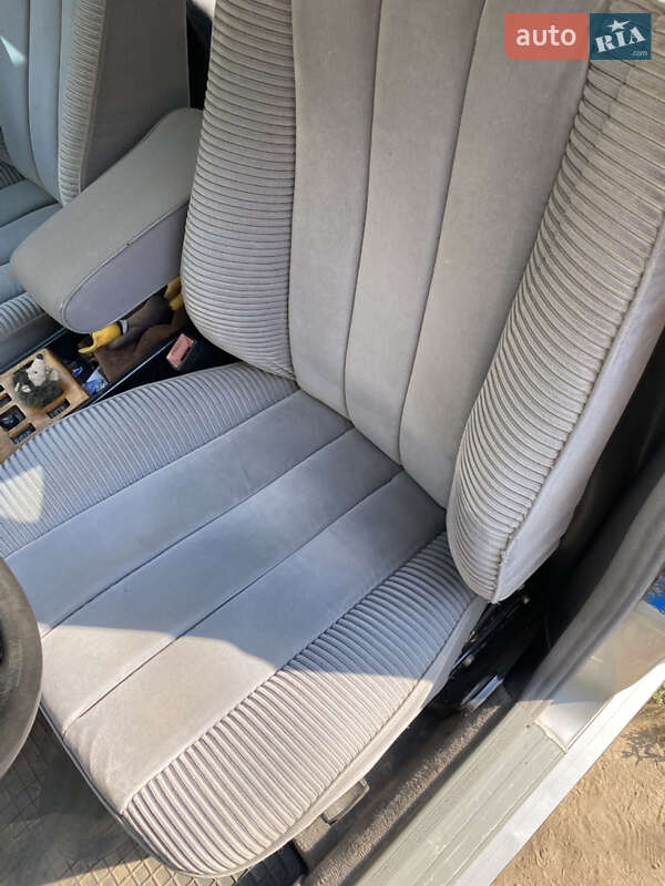 Седан Mercedes-Benz E-Class 1994 в Львове