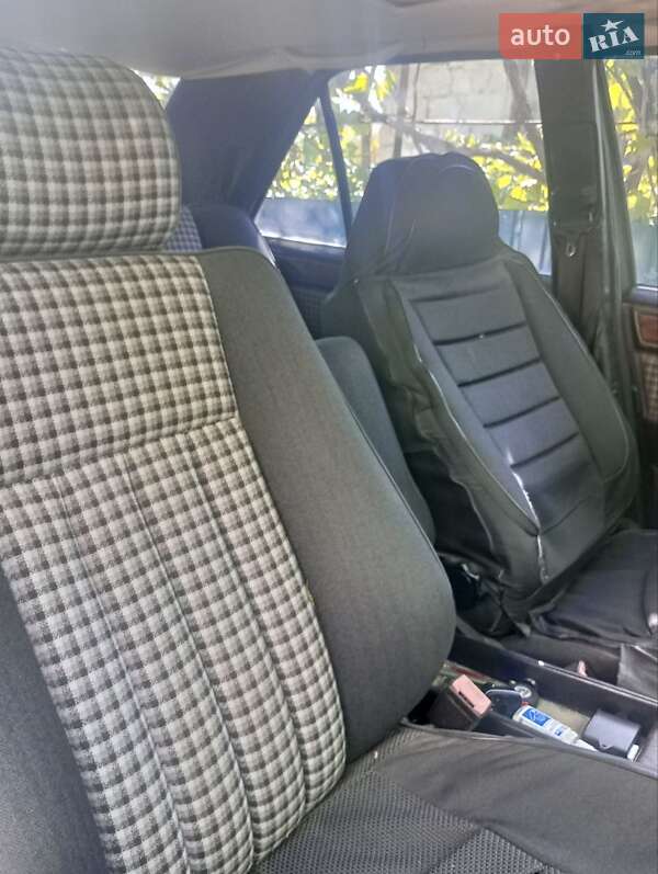 Седан Mercedes-Benz E-Class 1992 в Ананьїві фото 3 Седан Mercedes-Benz E-Class 1992 в Ананьїві
