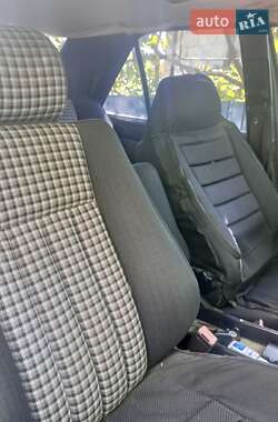 Седан Mercedes-Benz E-Class 1992 в  фото 3 Седан Mercedes-Benz E-Class 1992 в