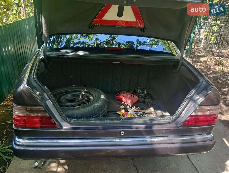 Седан Mercedes-Benz E-Class 1992 в Ананьїві фото 4 Седан Mercedes-Benz E-Class 1992 в Ананьїві