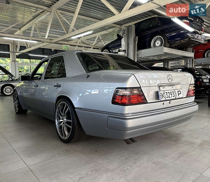 Седан Mercedes-Benz E-Class 1993 в Києві