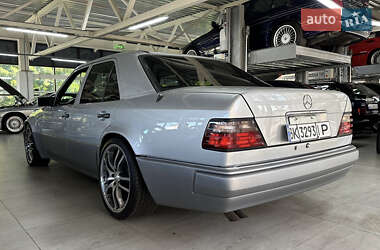 Седан Mercedes-Benz E-Class 1993 в 