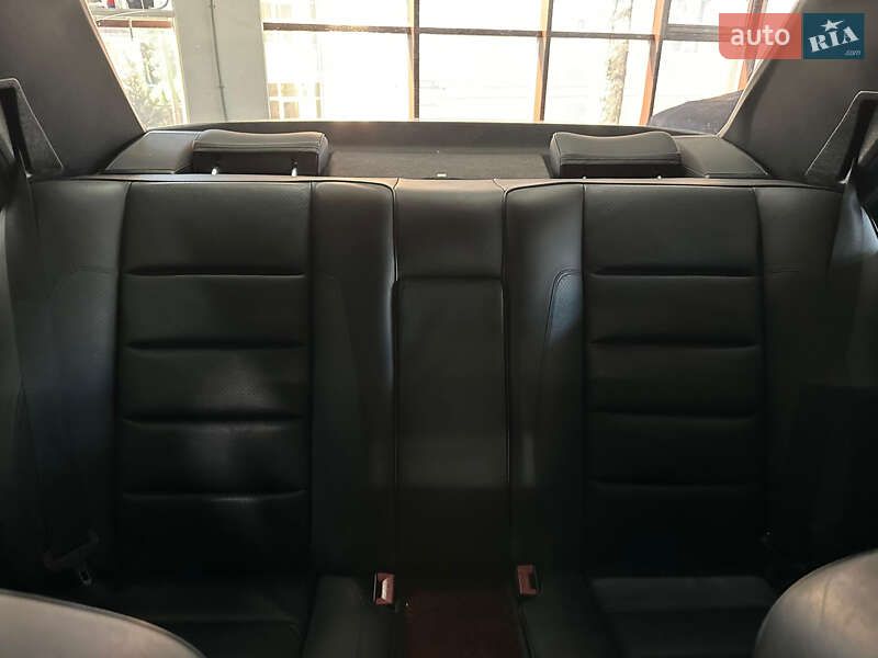 Седан Mercedes-Benz E-Class 1993 в Києві