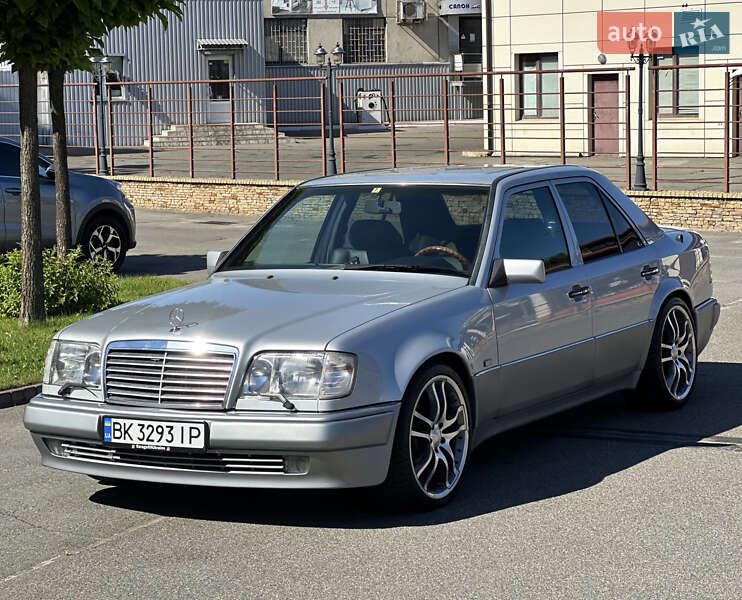 Седан Mercedes-Benz E-Class 1993 в Києві