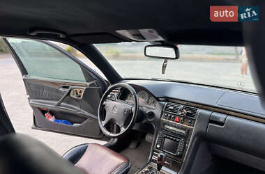 Седан Mercedes-Benz E-Class 2000 в 