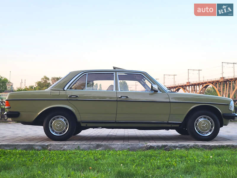 Седан Mercedes-Benz E-Class 1983 в Днепре