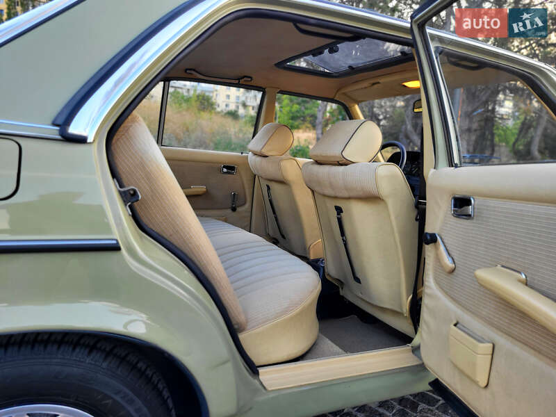 Седан Mercedes-Benz E-Class 1983 в Днепре