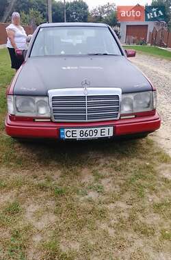 Седан Mercedes-Benz E-Class 1986 в Кельменцях