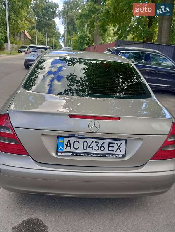 Седан Mercedes-Benz E-Class 2004 в Ірпені
