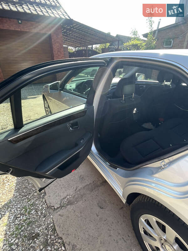 Седан Mercedes-Benz E-Class 2010 в Сумах