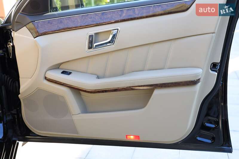 Седан Mercedes-Benz E-Class 2011 в Киеве