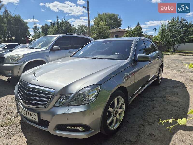 Седан Mercedes-Benz E-Class 2010 в Лубнах