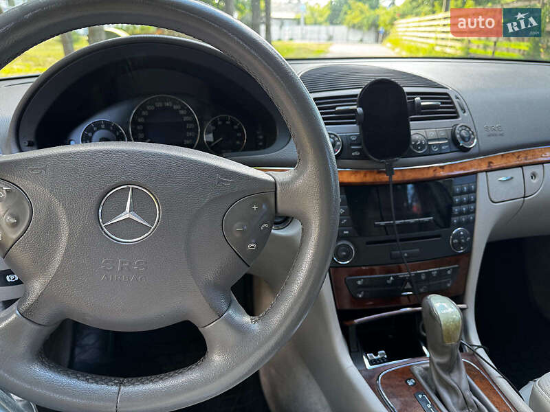 Седан Mercedes-Benz E-Class 2004 в Киеве