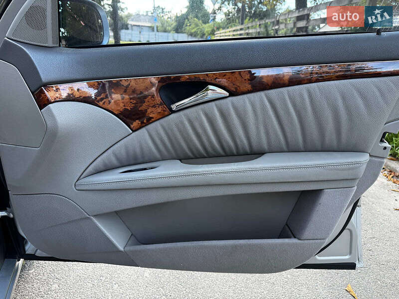 Седан Mercedes-Benz E-Class 2004 в Киеве
