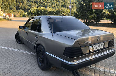 Седан Mercedes-Benz E-Class 1993 в 