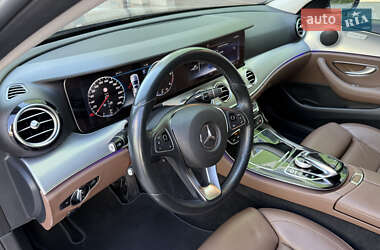 Седан Mercedes-Benz E-Class 2017 в 