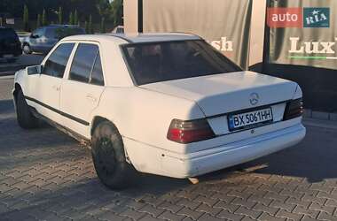 Седан Mercedes-Benz E-Class 1987 в Шумске