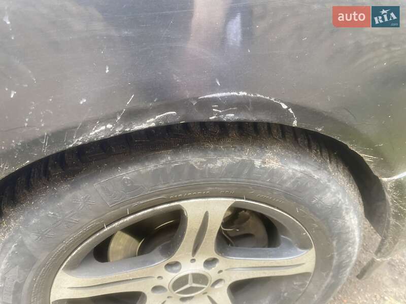 Седан Mercedes-Benz E-Class 2001 в Нововолинську