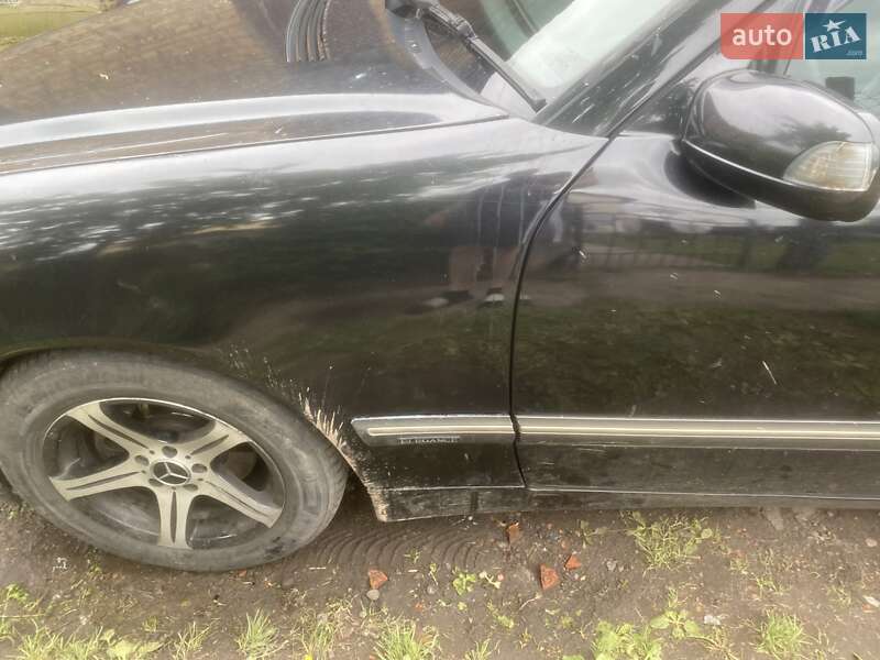 Седан Mercedes-Benz E-Class 2001 в Нововолинську